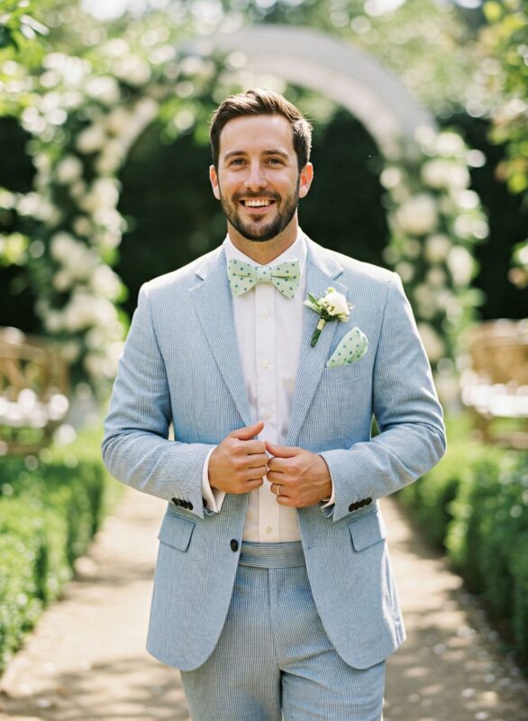 Costume anglais en seersucker bleu ciel rayé